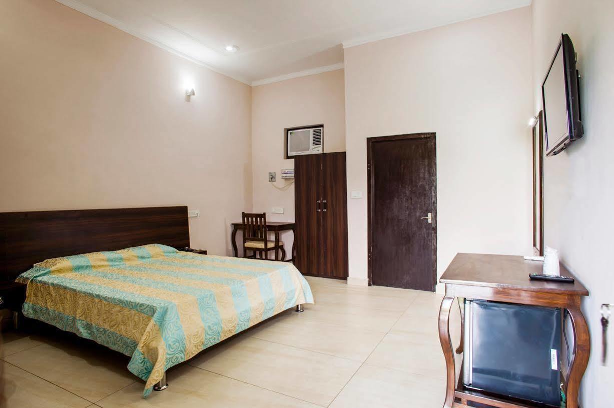 Gulmohar Sariska Resort Bairāt Eksteriør bilde