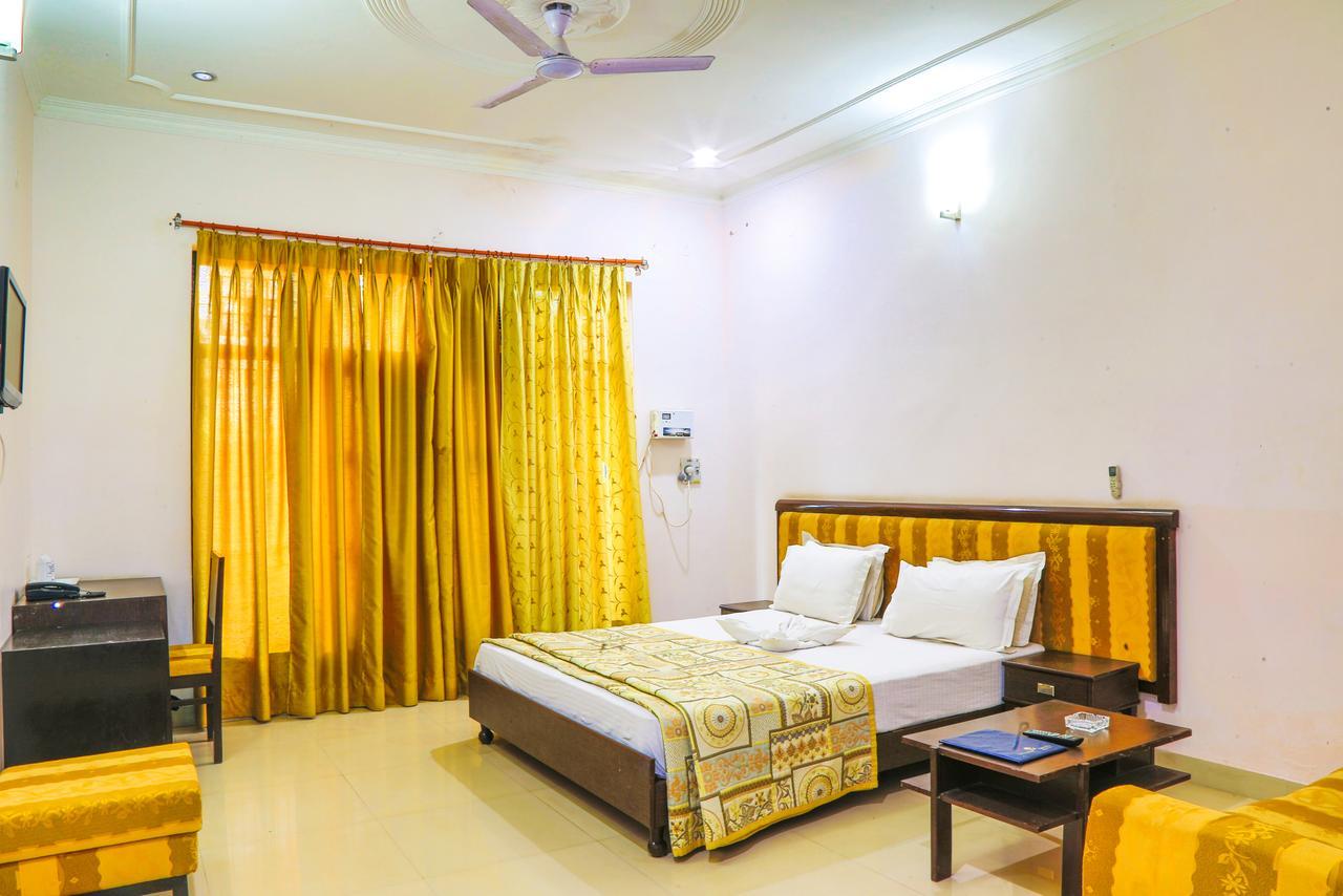 Gulmohar Sariska Resort Bairāt Eksteriør bilde
