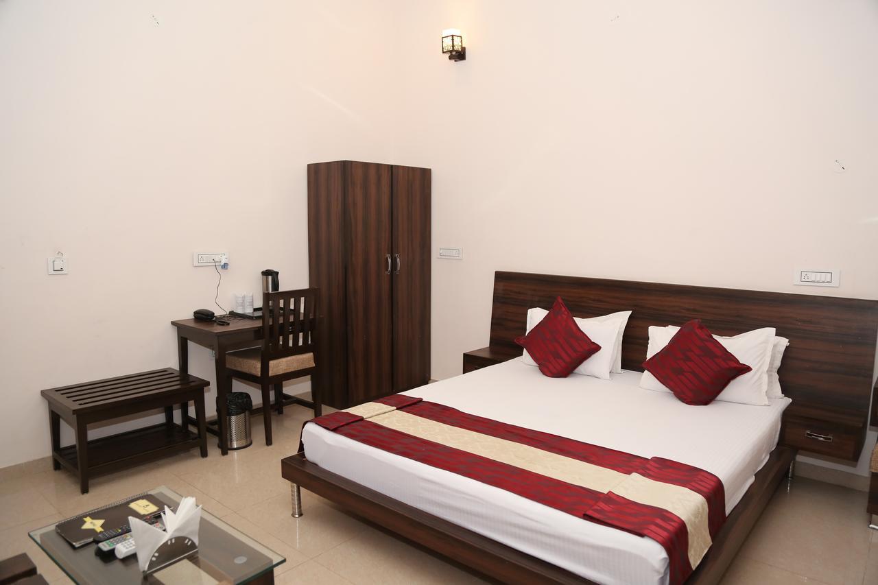 Gulmohar Sariska Resort Bairāt Eksteriør bilde