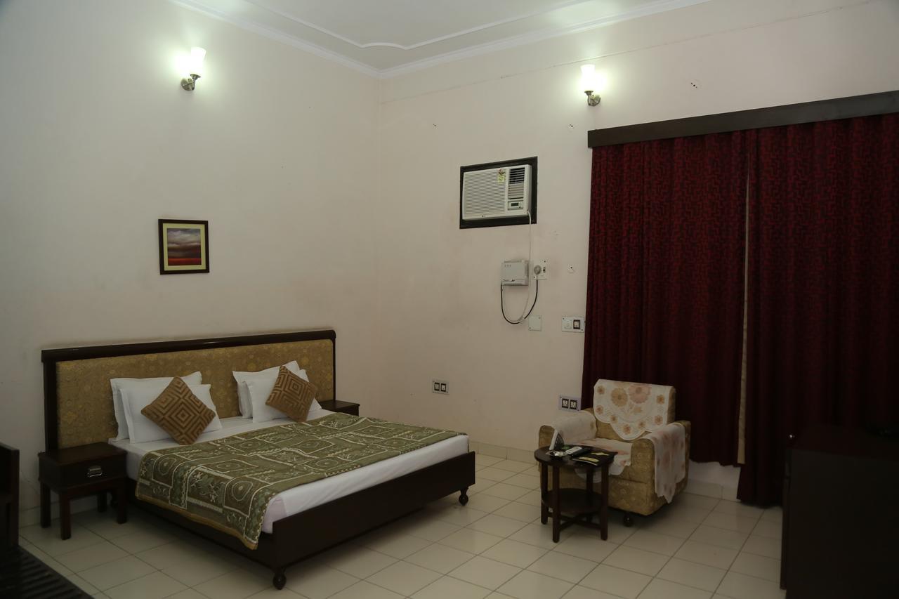 Gulmohar Sariska Resort Bairāt Eksteriør bilde