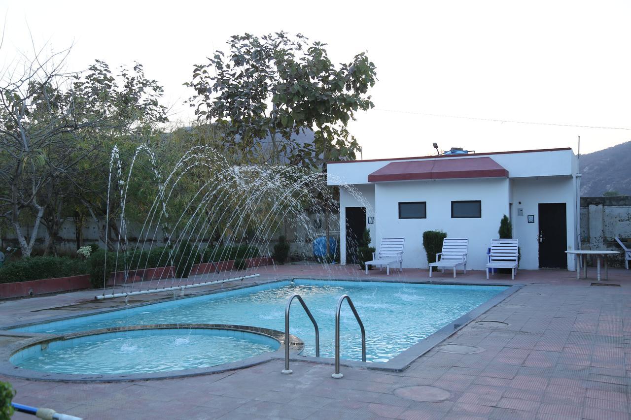 Gulmohar Sariska Resort Bairāt Eksteriør bilde